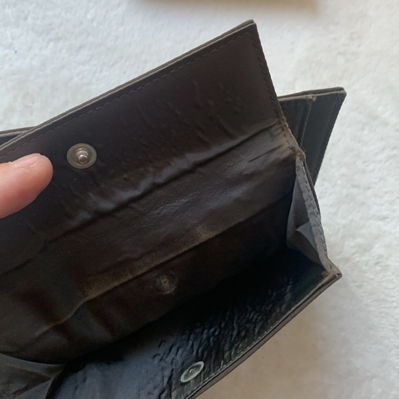 Lot of two Prada wallets. One with COA trifold and the other dark brown - Picture 12 of 13